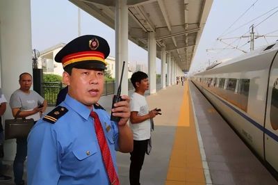 带领“小团队”完成“大任务”,这个站长不简单!