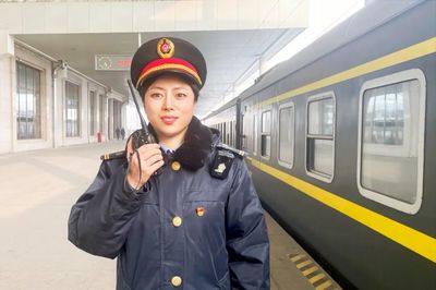 潘红艳荣获国家铁路集团“两坚守两实现”火车头奖章