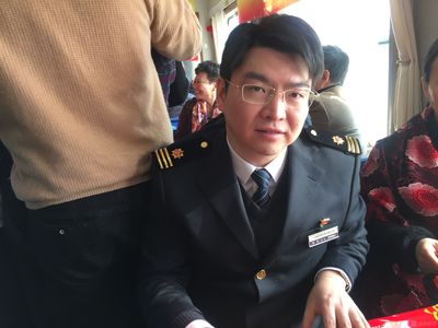 春运首日: 火车诗会 共赴诗意之旅